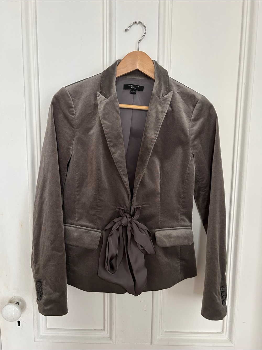 Ann Taylor Petite Taupe Satin Tie-Waist Blazer – Size 4P